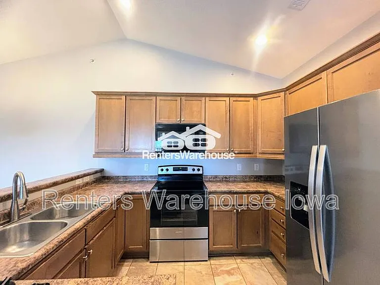 2000 Meadow Ct #204 — Photo 9