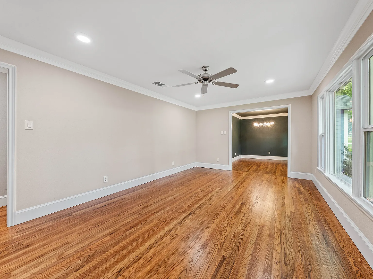 3 bed, 1858 sqft, $3,950 — Photo 4