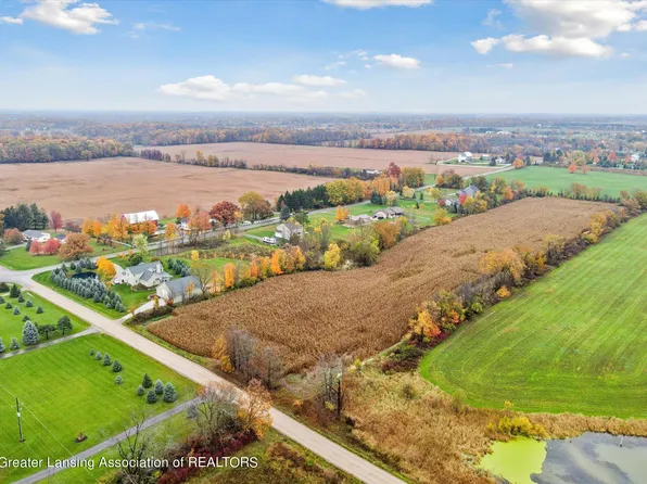 12159 Forest Hill Rd, Dewitt, MI 48820