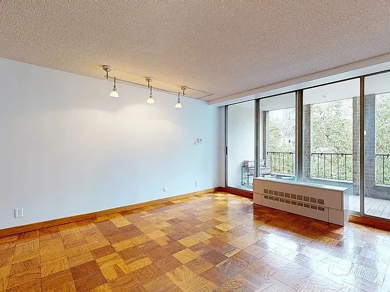 1 bed, 1.0 bath, 870 sqft, $1,716 — Photo 2