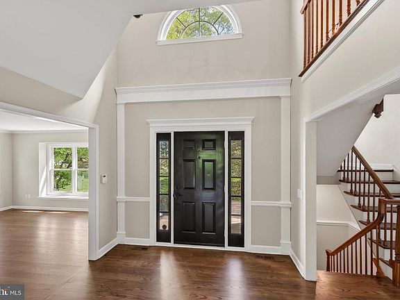 4th image of 701 Haldane Dr