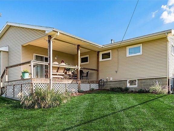 4th image of 1065 Schlaegel Dr