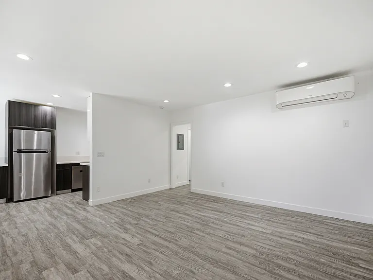 2561 W Avenue 30 #5 — Photo 9