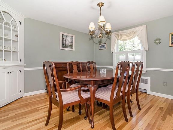 4th image of 141 Pine Ln