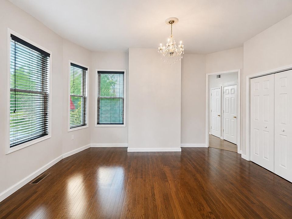1st image of 22 E 33rd St #1