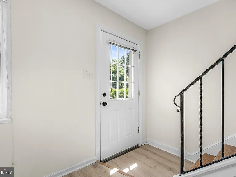 5810 Fifer Dr — Photo 2