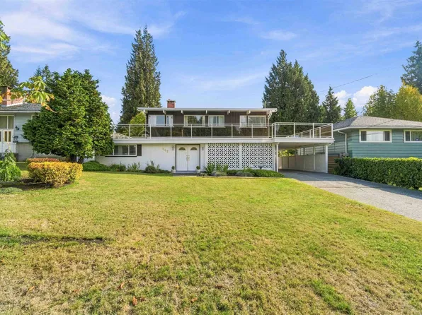 862 Wallace Wynd, Pt Moody, BC V3H 1B5