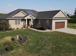 4007 E Otter Rd, Alburnett, IA 52202