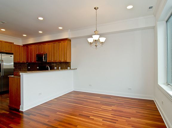 4th image of 1436 W Fullerton Ave #C