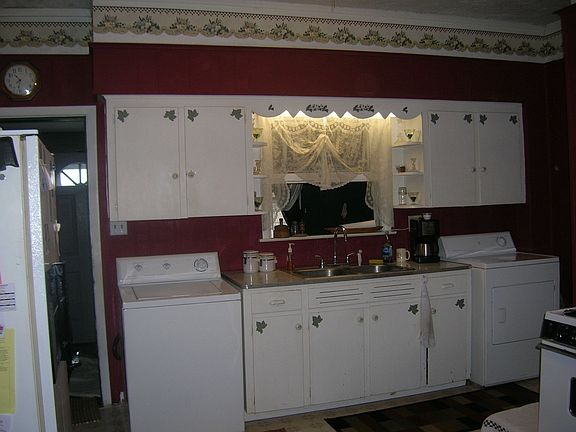 4th image of 121 S Cherry St