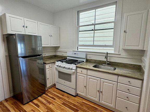 3rd image of 3918 Fulton St #1