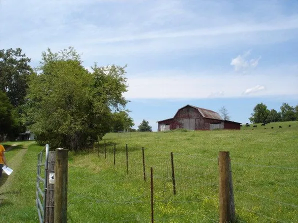 2793 Mine Lick Creek Rd, Cookeville, TN 38501