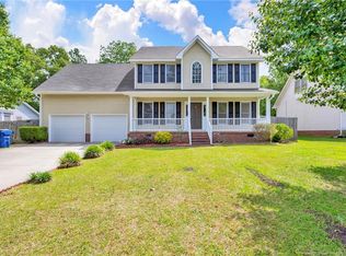 1837 Nuthatch Rd, Fayetteville, NC 28304