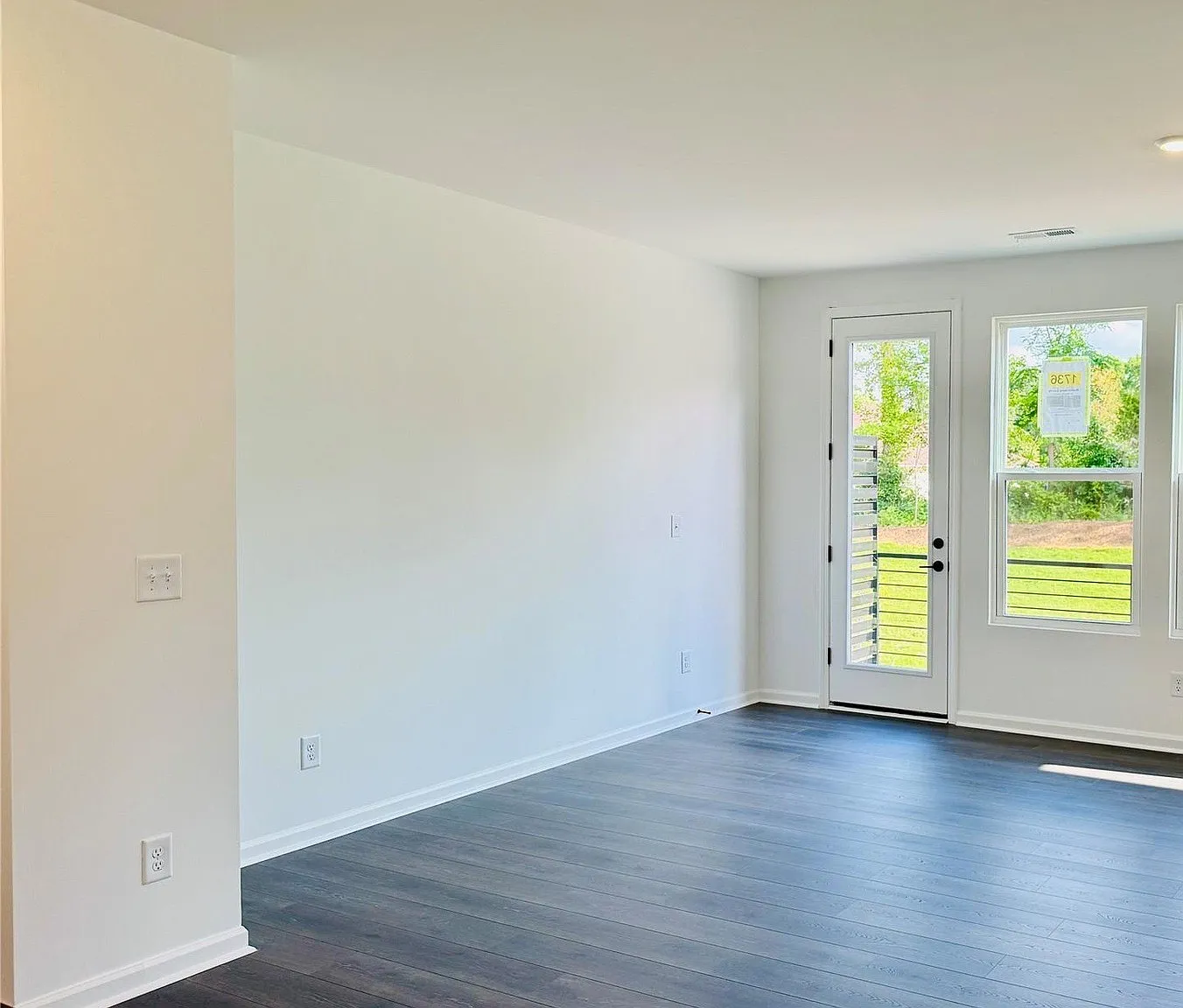 4 bed, 3.5 bath, 1600 sqft, $2,466 — Photo 2