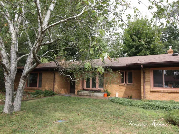 1611 Shangrai La Dr SE, Grand Rapids, MI 49508