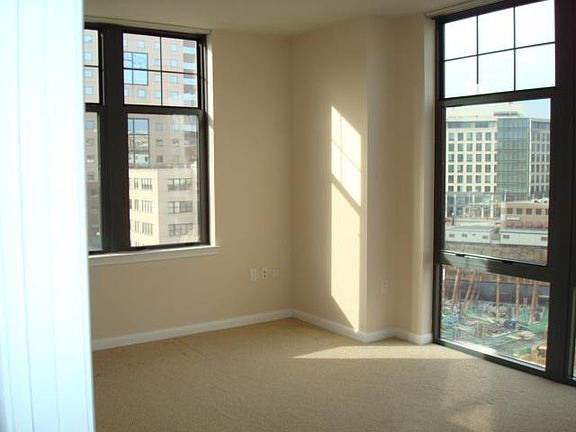 5th image of 1021 N Garfield St APT 705