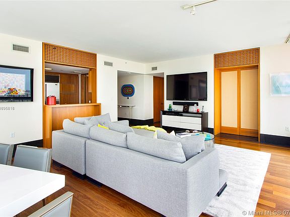 5th image of 101 20th St #2206