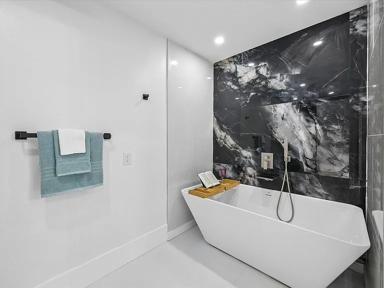 7711 Meadowvale Dr — Photo 19