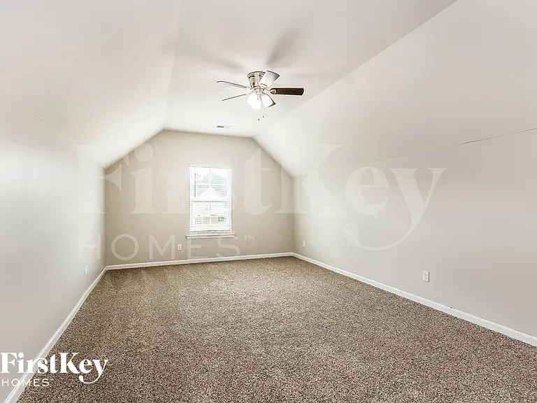 447 Stonefield Cir — Photo 13