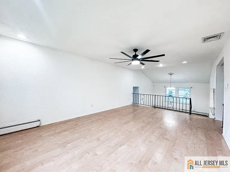 742 Grove Ave — Photo 19