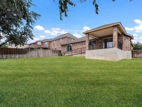 2nd image of 806 Quitman Oak
