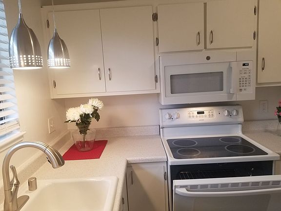 3rd image of 342 E Saint Charles St APT 17
