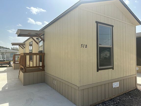 2nd image of 1513 W Crockett St #51B
