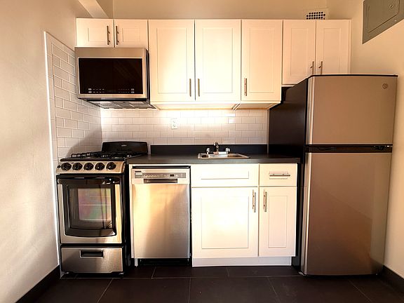 5th image of 215 W 83rd St APT 9C