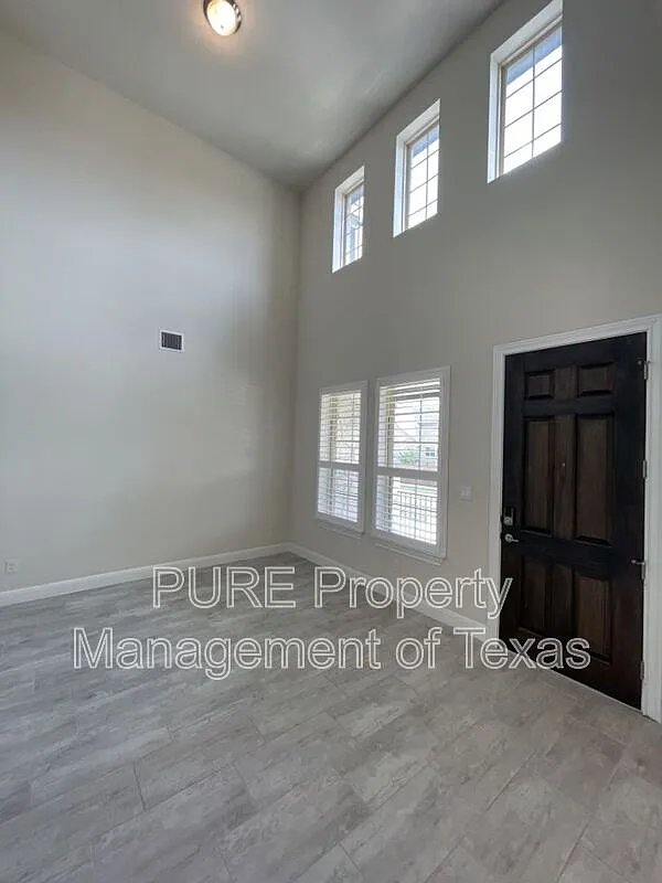 4 bed, 3.5 bath, 3603 sqft, $3,495 — Photo 4