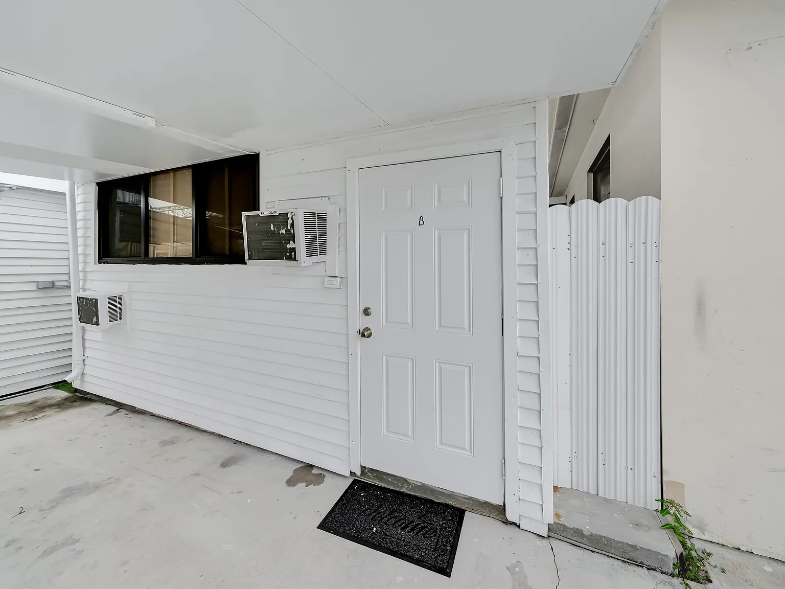 Studio, 400 sqft, $1,400 — Photo 2