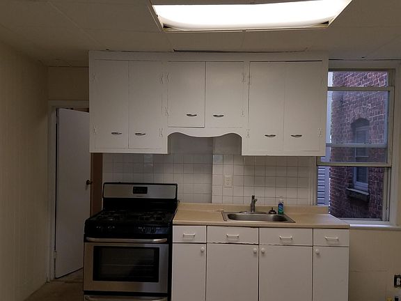 Eat-in-Kitchen