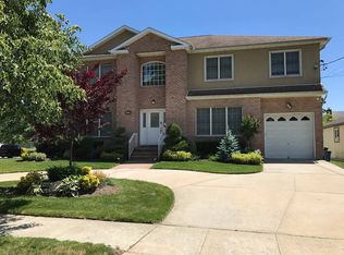 845 Jefferson St, Woodmere, NY 11598