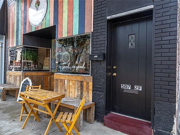 2nd image of 507 Lawrence Ave