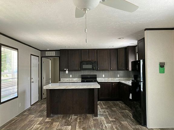 4th image of 2800 W Memorial Dr #126
