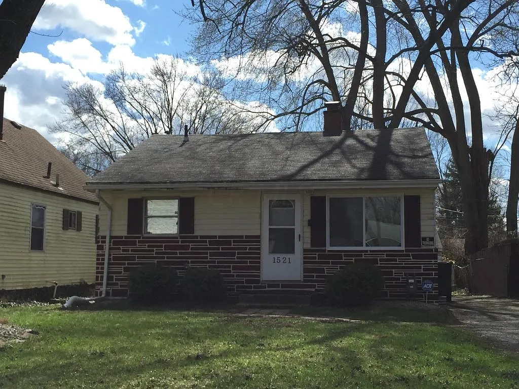 1521 Elmore Ave photo 1