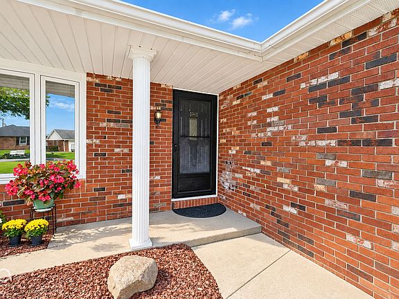 5th image of 115 S Roby Dr