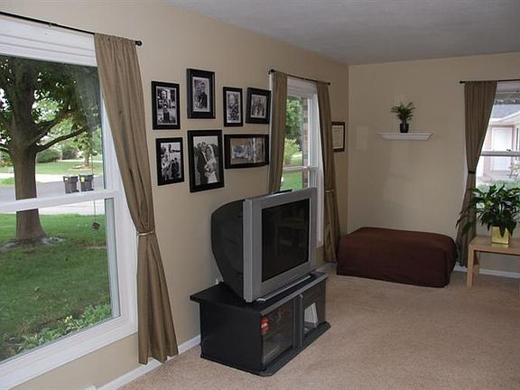 3rd image of 1776 Pine Bluff Dr SE