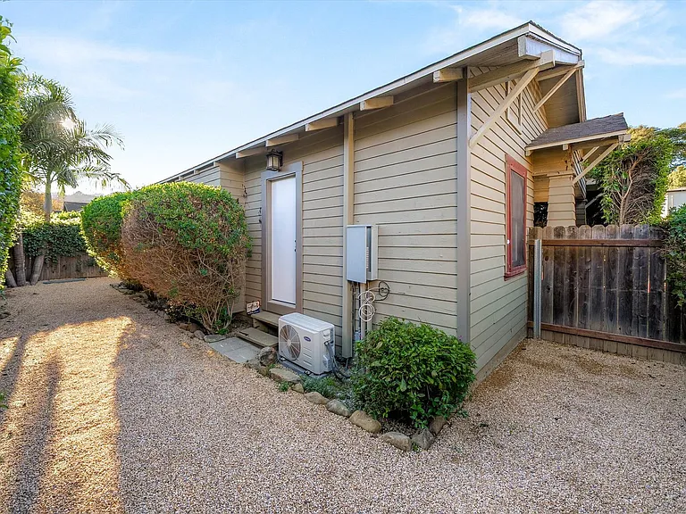 617 De La Vina St — Photo 39