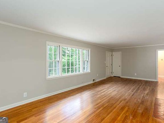 3rd image of 100 Ridgewood Dr