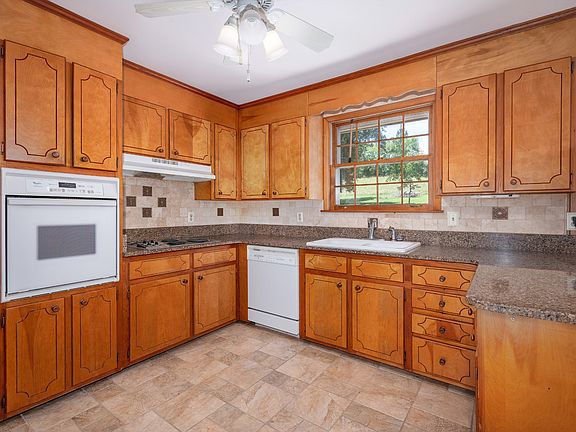 2nd image of 49 Chandler Rd