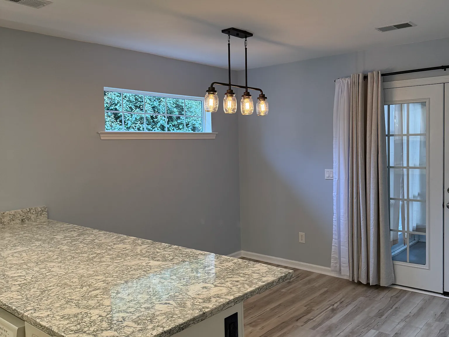 3 bed, 1413 sqft, $2,700 — Photo 3