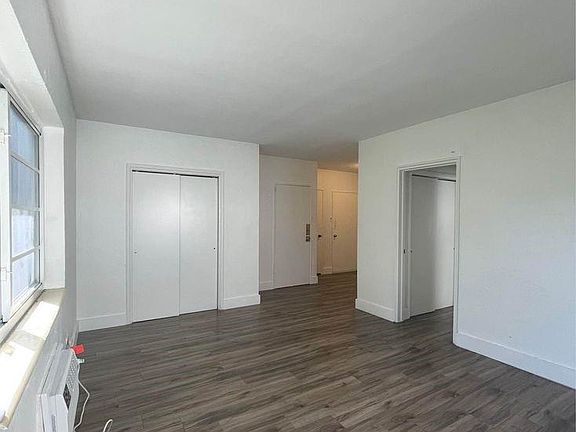 3rd image of 1533 Jefferson Ave #12