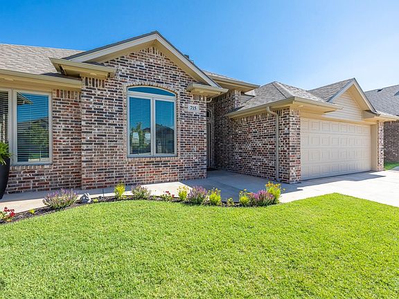 4th image of 715 Ventoso Cir