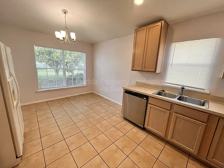 1821 Courtland St — Photo 3