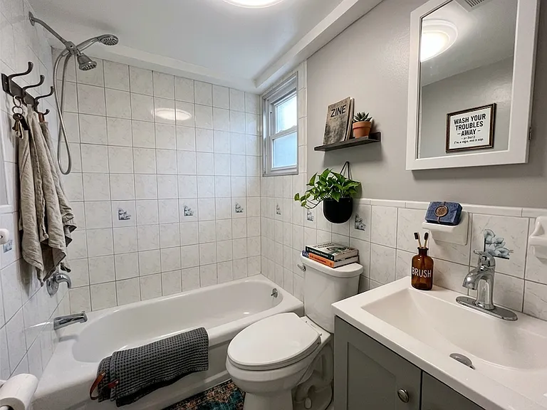 550 Ashford St #1 — Photo 10