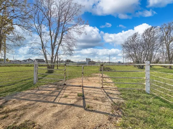 8411 Meadowlark Dr, Baytown, TX 77523