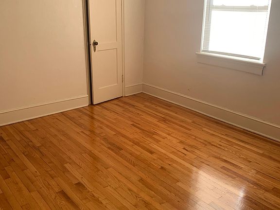 3rd image of 136 Robertson Ave #136