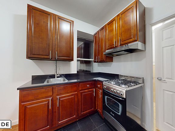 3rd image of 159 E 92nd St