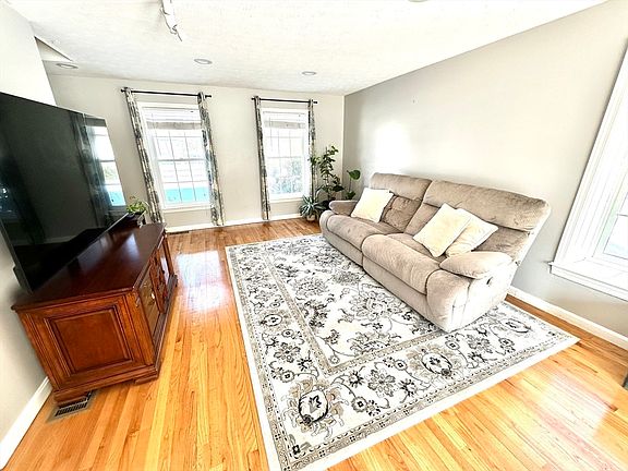 4th image of 141 Ridge Rd