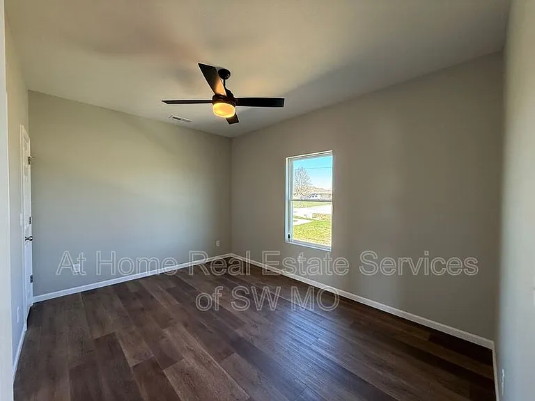 199 W Oaklawn St — Photo 6